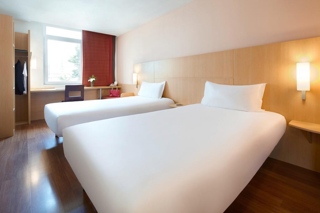 Ibis Leshan City Center Eksteriør billede