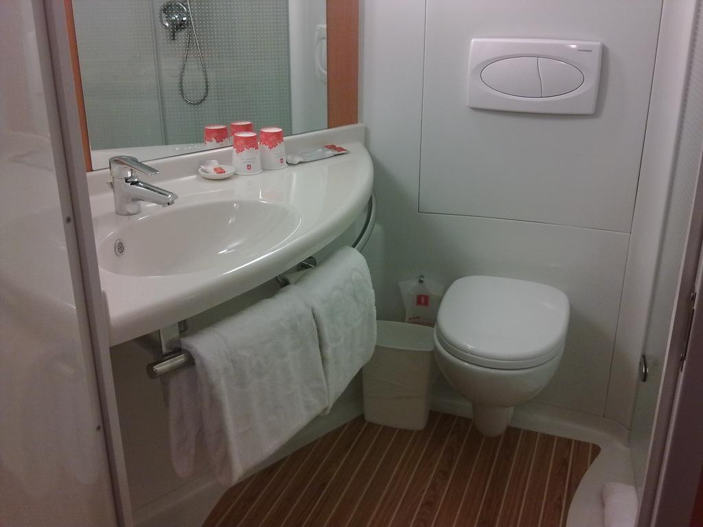 Ibis Leshan City Center Eksteriør billede